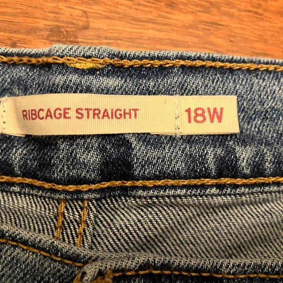 Levis Ribcage Jeans - Picture 3 of 12